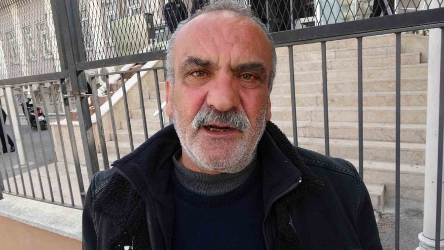 Kız Öğrenciler, 14 Yaşındaki Kızı Saçlarından Tutup Dövdü