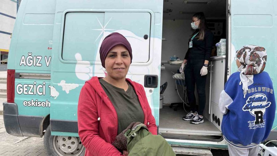 Ağız Ve Diş Sağlığı Gezici Tarama Aracı Yurtta Kalan Depremzedelere Hizmet Veriyor