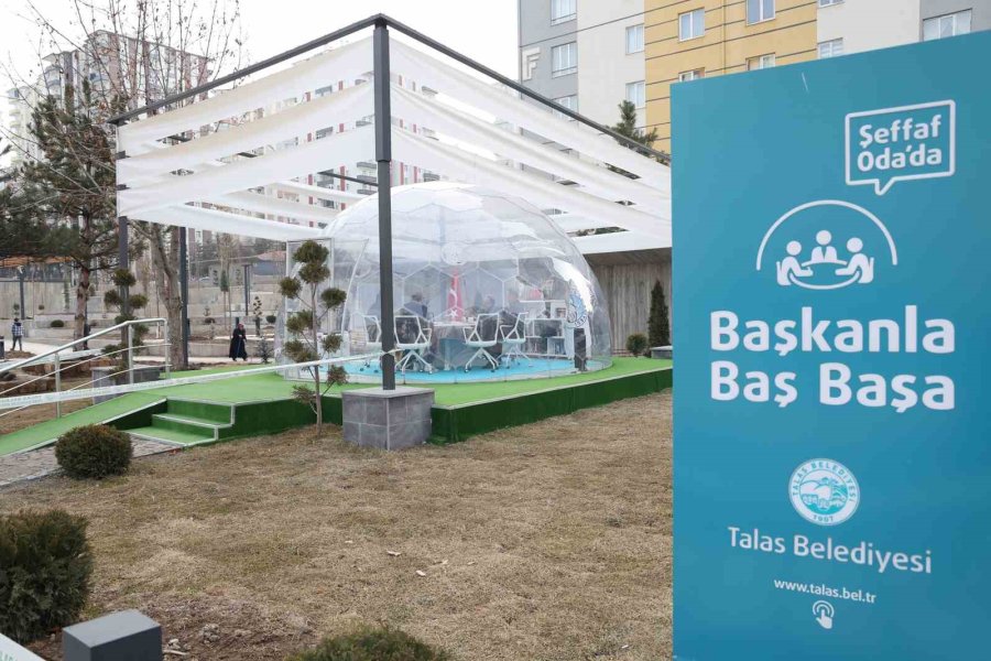 Elbistan’da Kol Kola, Şeffaf Odada Baş Başa