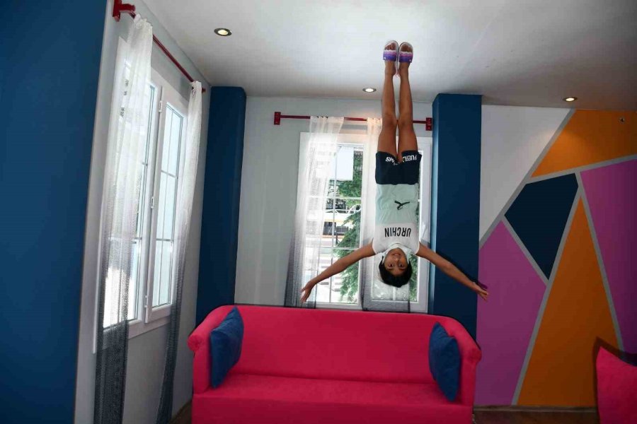 Ziyaretçilerinin Adeta Başını Döndüren Ters Evi 29 Bin 694 Kişi Ziyaret Etti