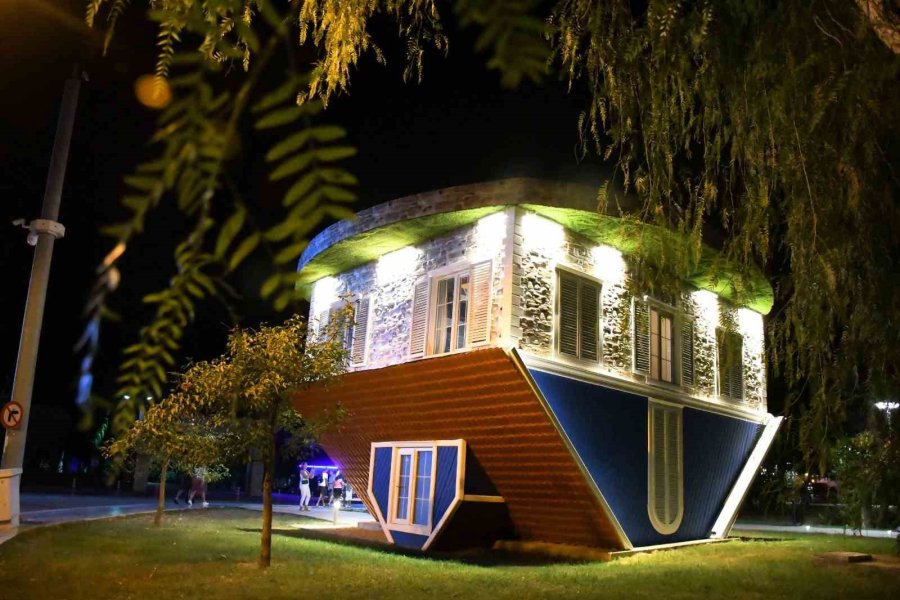 Ziyaretçilerinin Adeta Başını Döndüren Ters Evi 29 Bin 694 Kişi Ziyaret Etti