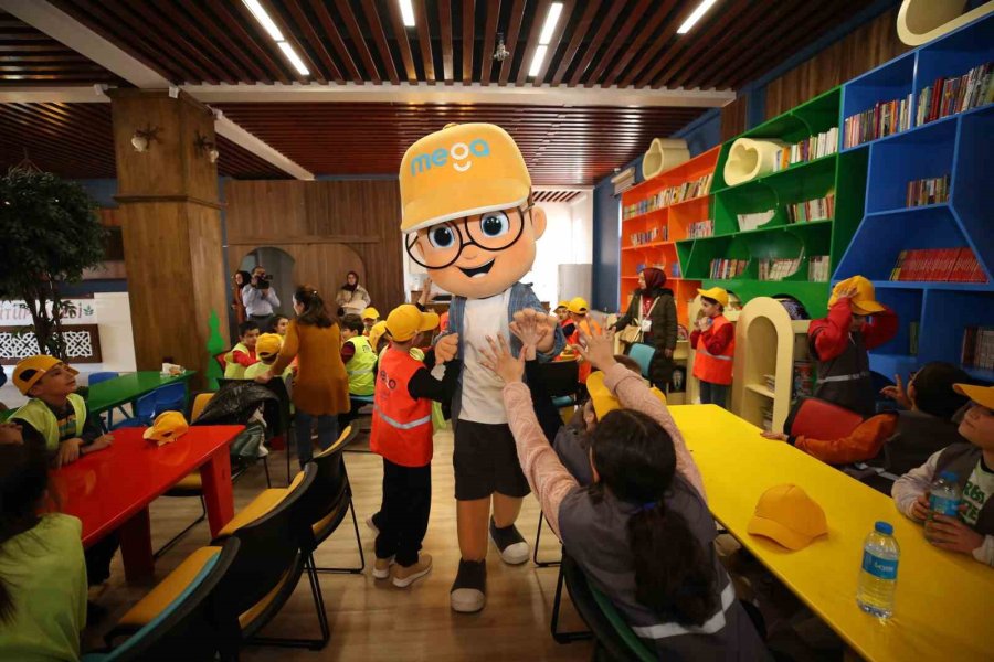 Depremzede Çocuklar Mega İle Tanıştı