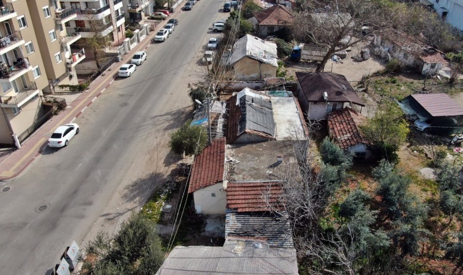 Antalya’da Eğik Evlerde Diken Üstünde Yaşam