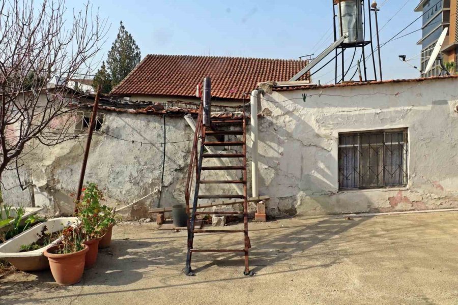 Antalya’da Eğik Evlerde Diken Üstünde Yaşam