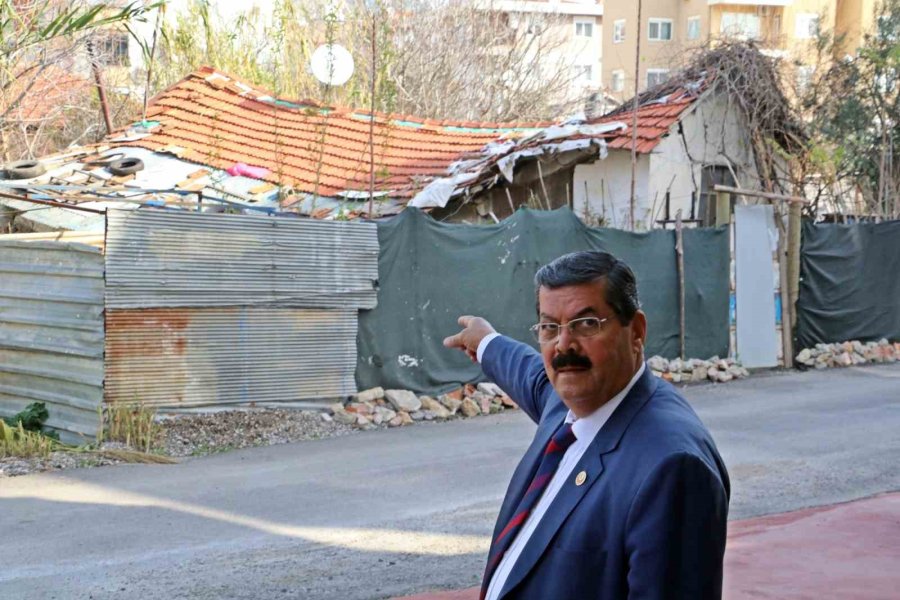 Antalya’da Eğik Evlerde Diken Üstünde Yaşam