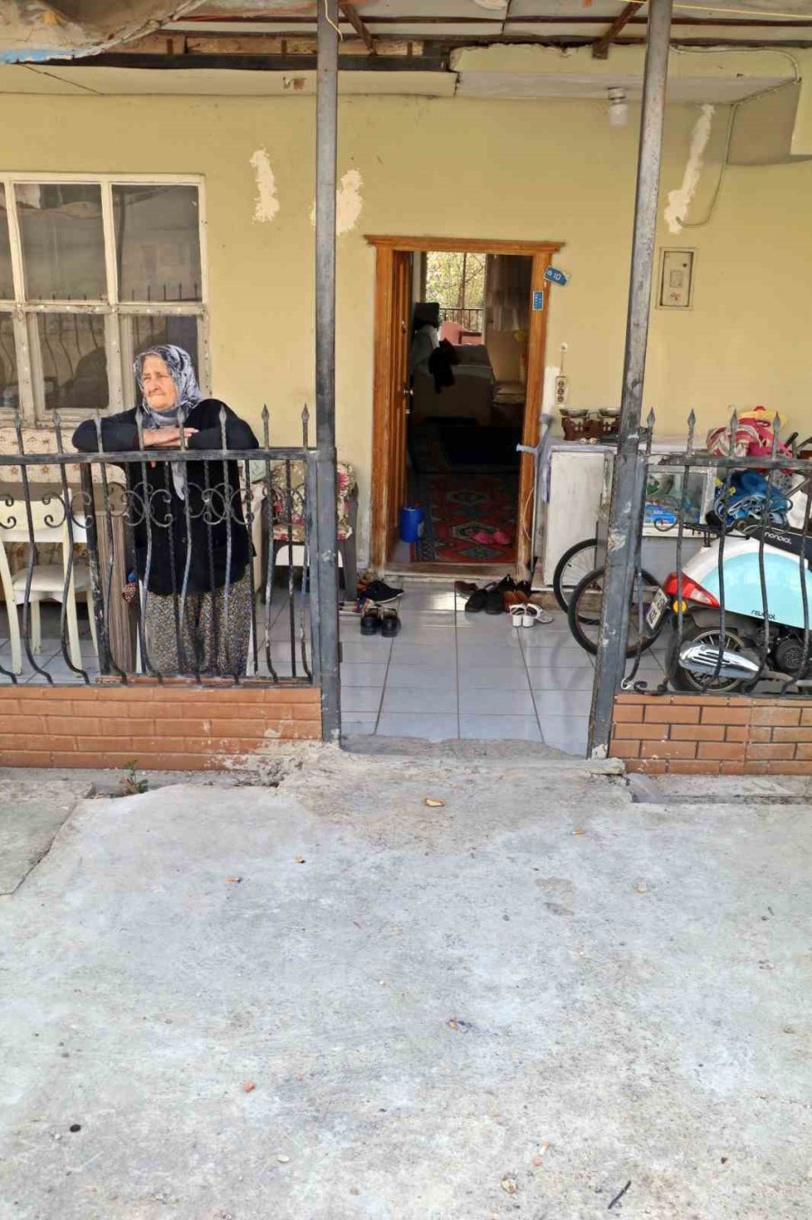 Antalya’da Eğik Evlerde Diken Üstünde Yaşam