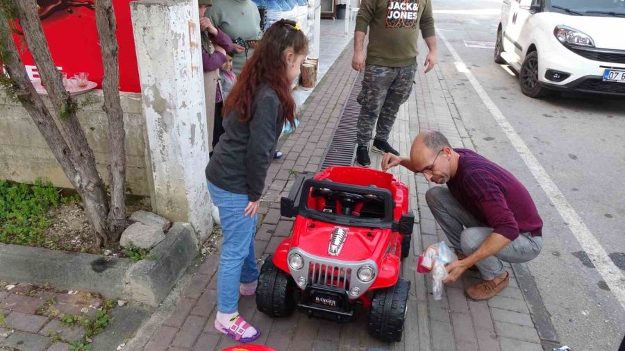 Depremzede Down Sendromlu Doğa, Akülü Arabasına Kavuştu