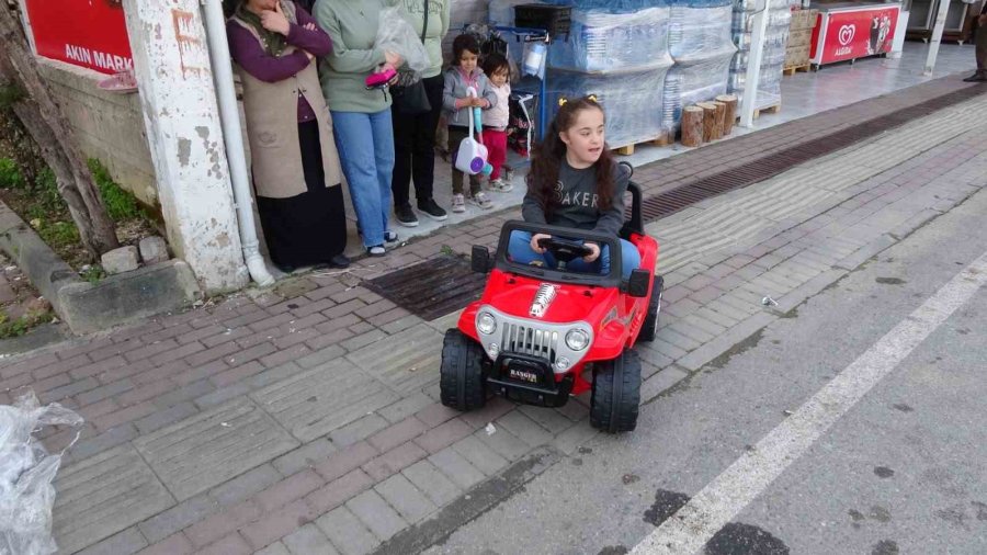 Depremzede Down Sendromlu Doğa, Akülü Arabasına Kavuştu