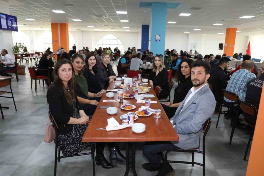 Rektör Kalan:"deprem Bölgesine Destek Olmayan Tek Personelimiz Yok"