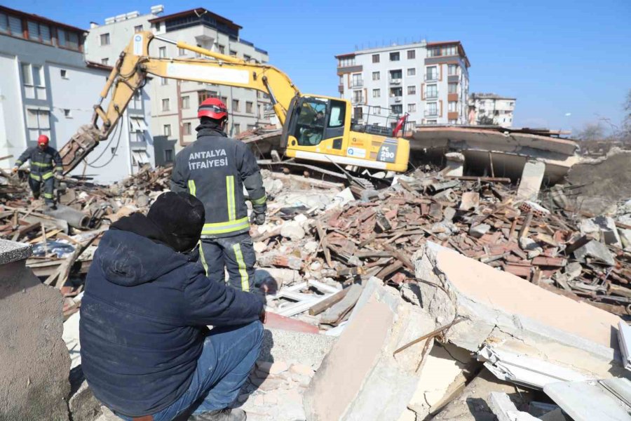 Antalya Büyükşehir’den Depremzedelere Psikolojik Destek