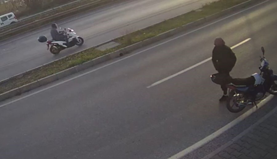 Plakasını Söktüğü Motosikletini Yakıp Gitti