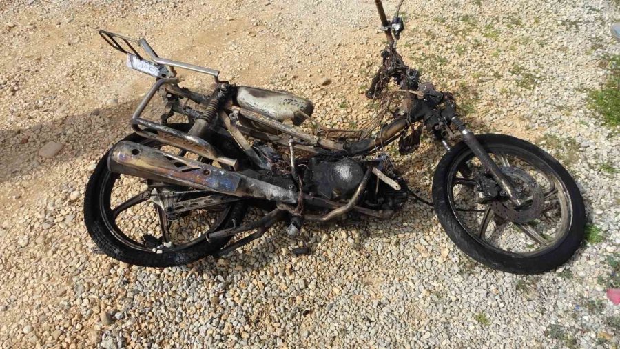 Plakasını Söktüğü Motosikletini Yakıp Gitti