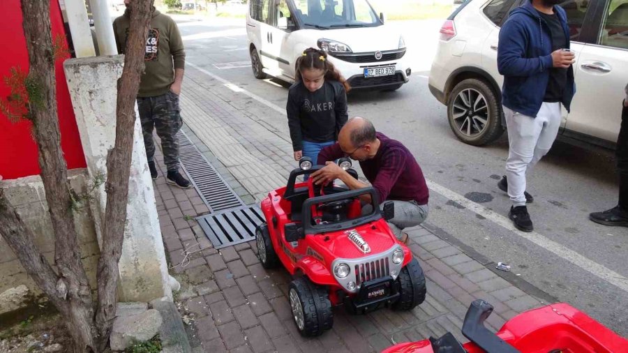 Depremzede Down Sendromlu Doğa, Akülü Arabasına Kavuştu