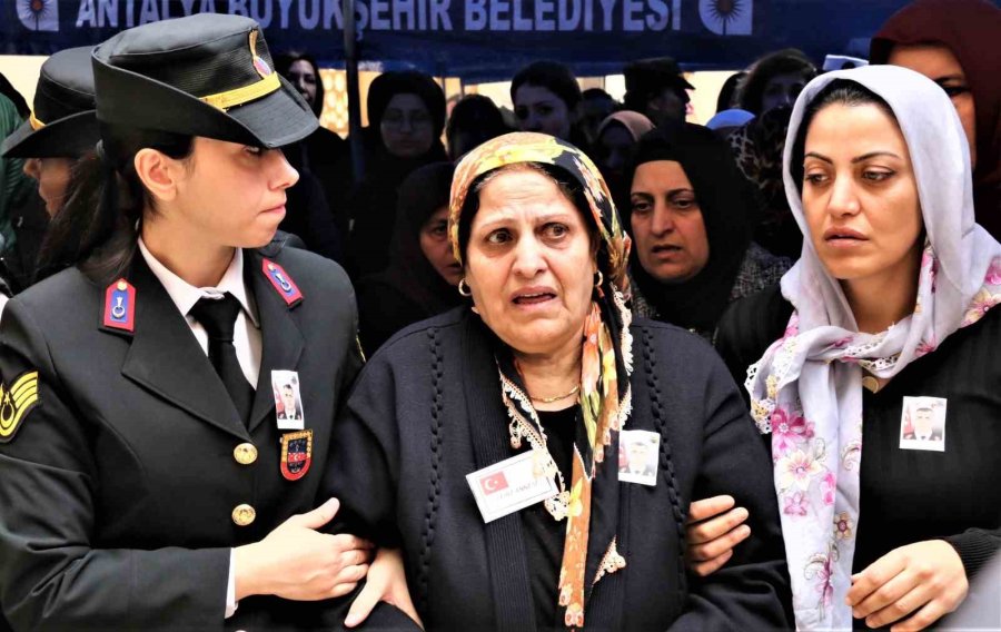 Şehit Karakol Komutanına Gözyaşları Arasında Son Görev