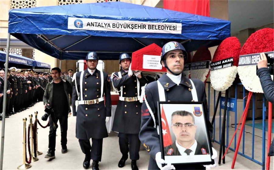 Şehit Karakol Komutanına Gözyaşları Arasında Son Görev