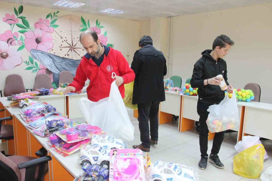 Karaman’da Depremzede Çocuklar İçin Oyuncak Kampanyası Başlatıldı