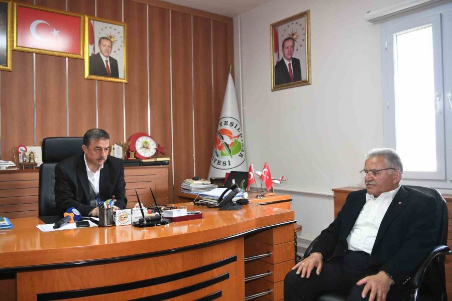 Başkan Büyükkılıç, Yeşilhisar’da 2023 Yılı Değerlendirme Toplantısı Yaptı