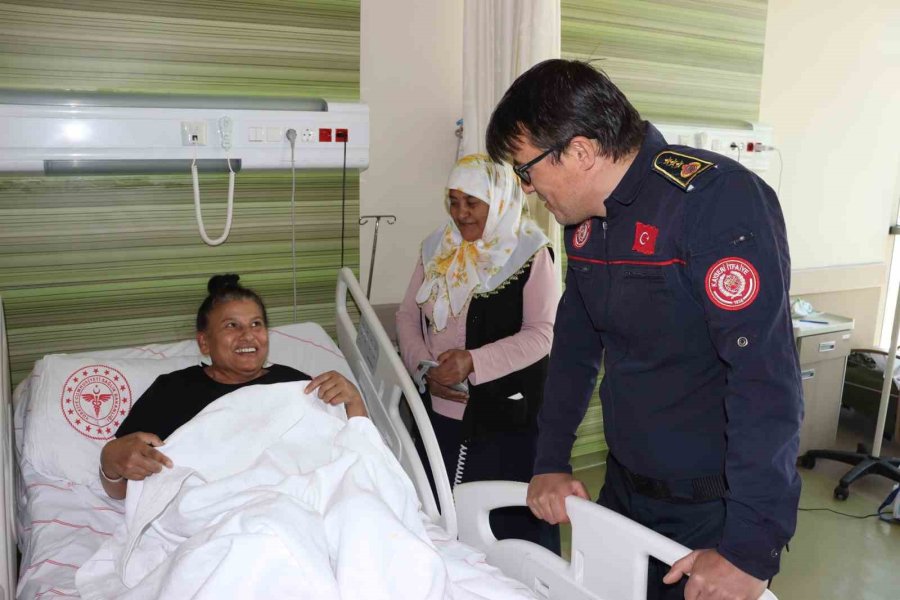 Hem Enkaz Altında Hem De Hastanede Yalnız Bırakmadılar