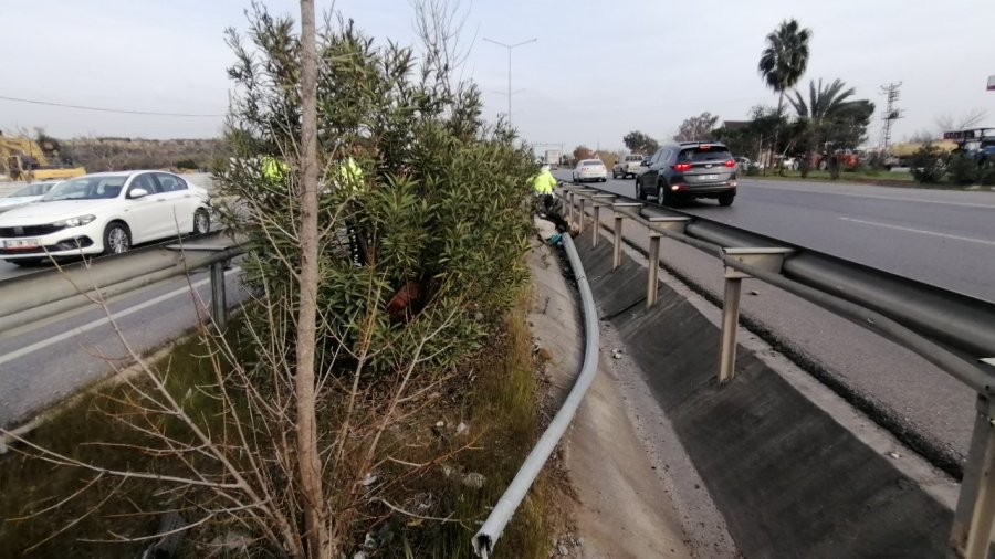 Antalya’ya Gelen Depremzede Çift, Geçirdikleri Kazada Yaralandı