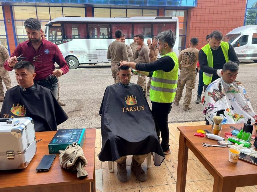 Mehmetçik’e Berber Hizmeti