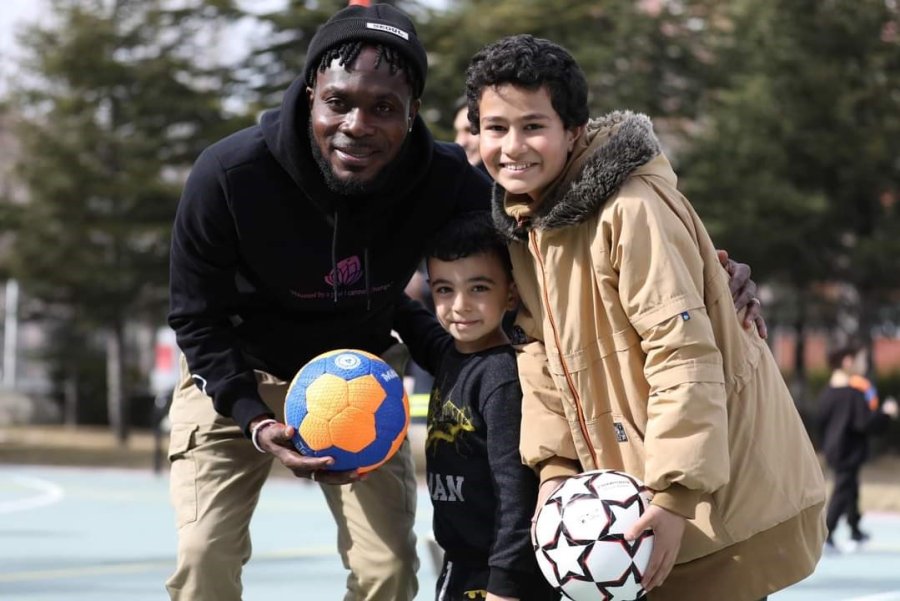 Kayserisporlu Futbolculardan Depremzede Çocuklara Ziyaret