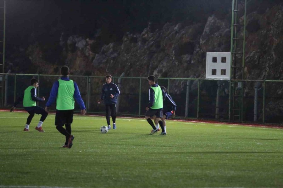Kaş Belediye Spor Futbol Takımı Sezonu Dualarla Açtı