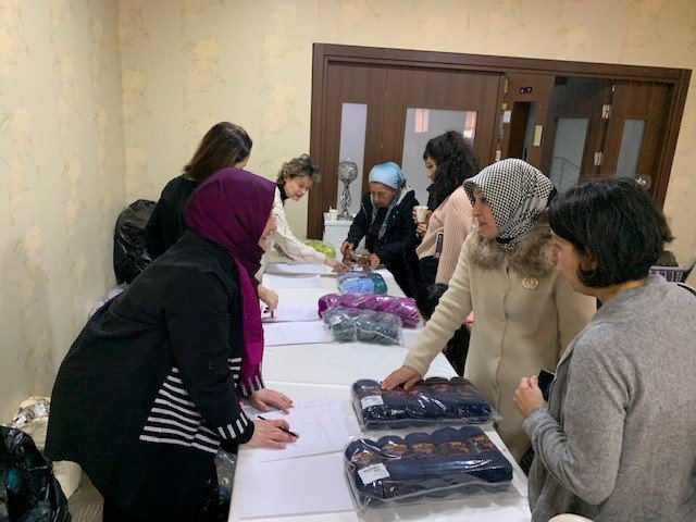 Depremzedeler Üşemesin Diye Ördükleri Yürekleri Isıtıyor