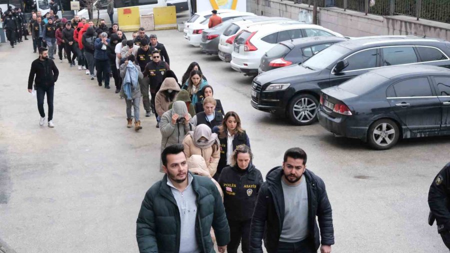 İnternetten Araç Sigortası Yaptırmak İsteyen Kişileri 5 Milyon Lira Dolandırdılar