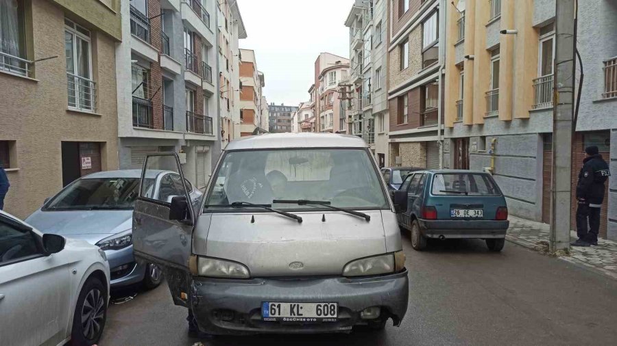 Eskişehir’de Aksiyon Filmlerini Aratmayan Kovalamaca; 1 Polis Memuru Yaralı