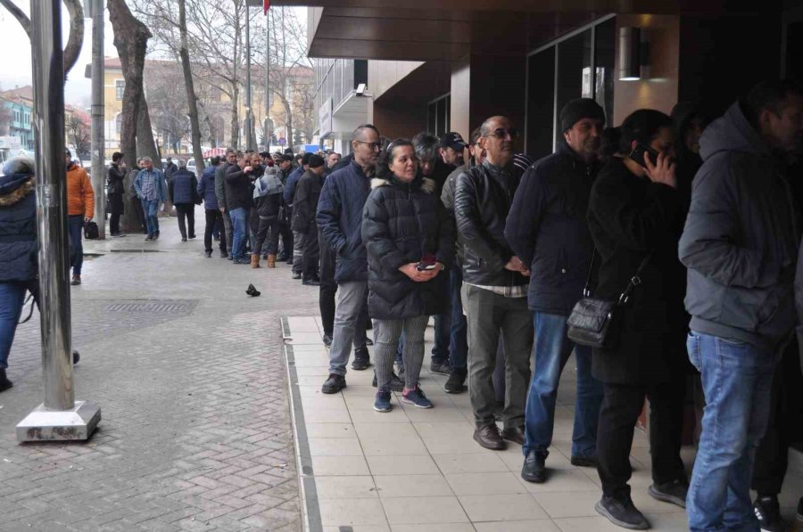 Sgk’nın Önünde Eyt Kuyruğu