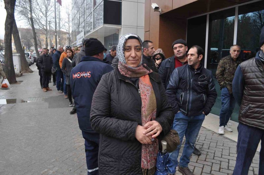 Sgk’nın Önünde Eyt Kuyruğu