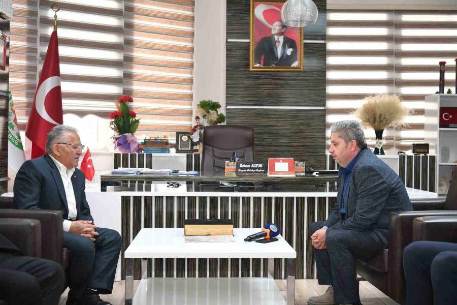 Büyükkılıç, Bünyan’dan Hem İstişare Toplantısı Yaptı Hem De Depremzedeleri Ziyaret Etti