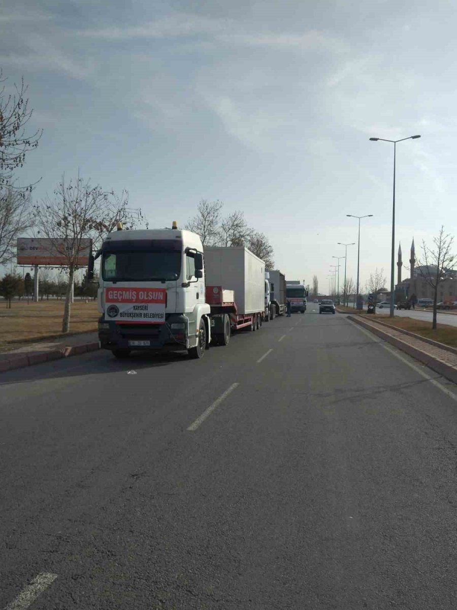 Büyükşehir’den Deprem Bölgesine 2 Konteyner Mutfak Ve 1 Konteyner Yatakhane Daha