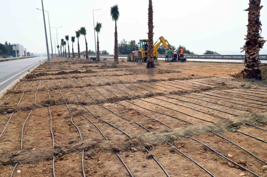 Manavgat Belediyesi’nden Çevre Yoluna Modern Sulama Sistemi