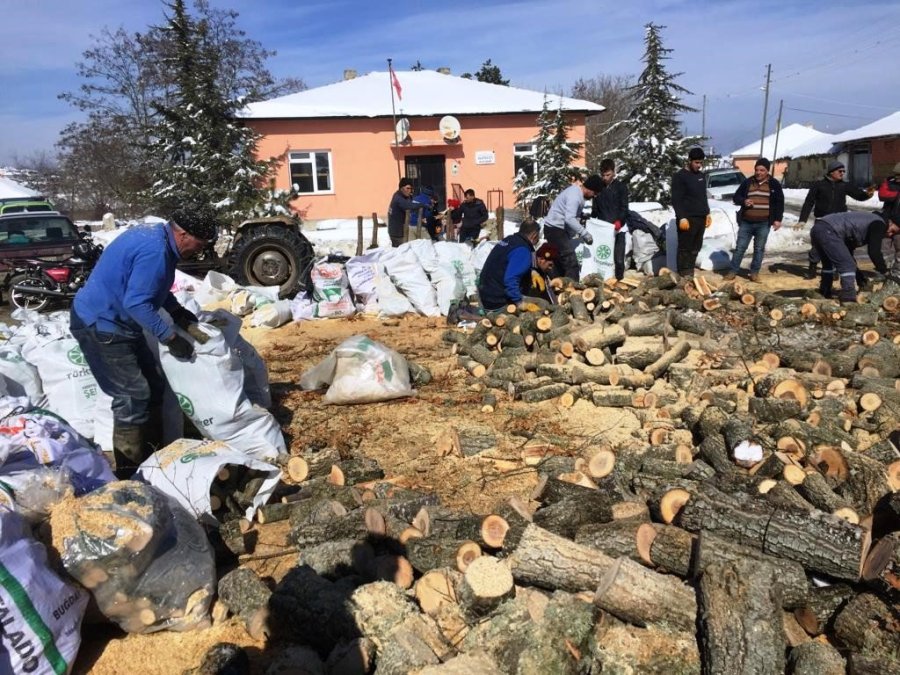 Yakacaklarını Depremzedeler İle Paylaştılar