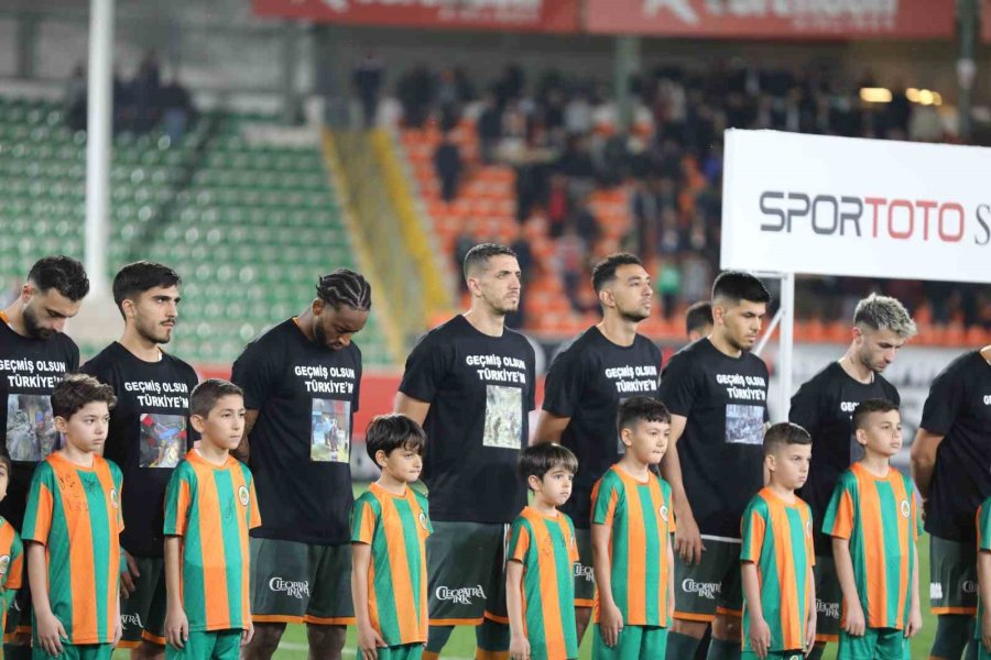 Spor Toto Süper Lig: Corendon Alanyaspor: 0 - Medipol Başakşehir: 0 (ilk Yarı)