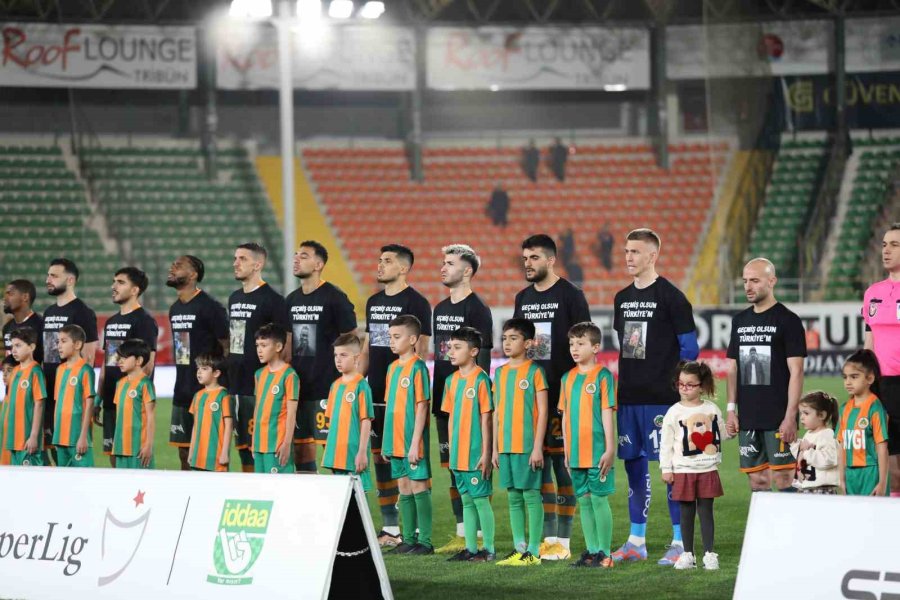 Spor Toto Süper Lig: Corendon Alanyaspor: 0 - Medipol Başakşehir: 0 (ilk Yarı)