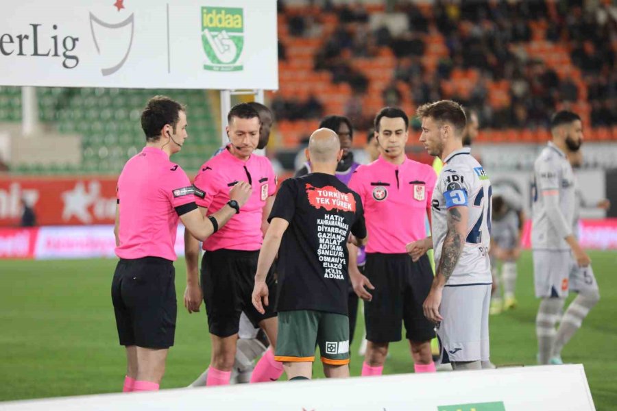 Spor Toto Süper Lig: Corendon Alanyaspor: 0 - Medipol Başakşehir: 0 (ilk Yarı)