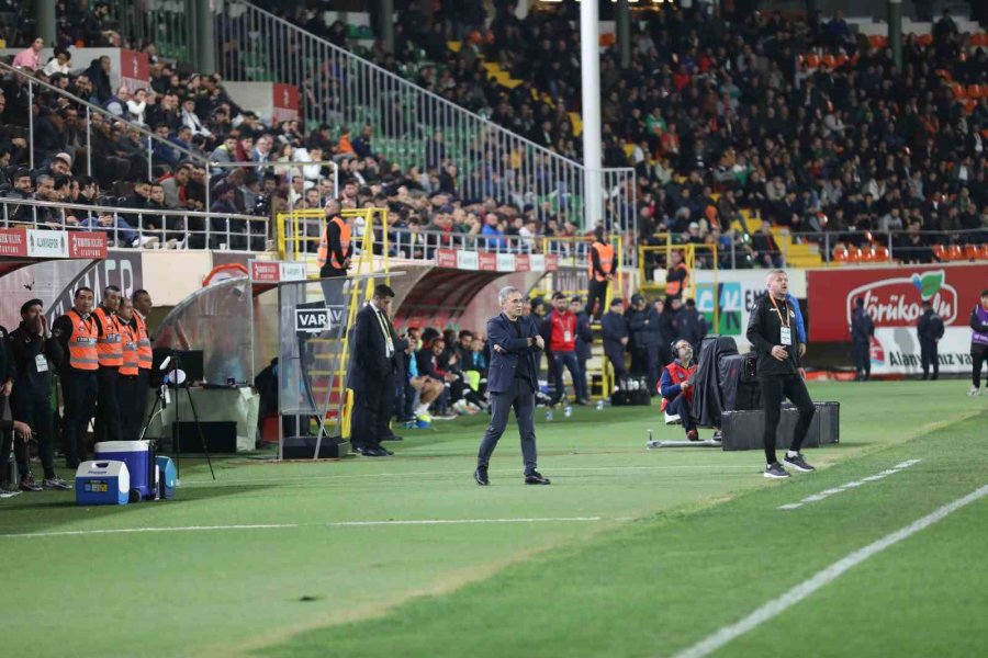 Spor Toto Süper Lig: Corendon Alanyaspor: 0 - Medipol Başakşehir: 0 (ilk Yarı)