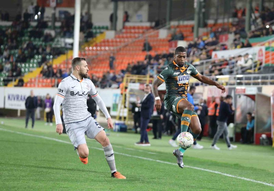 Spor Toto Süper Lig: Corendon Alanyaspor: 1 - Medipol Başakşehir: 0 (maç Sonucu)