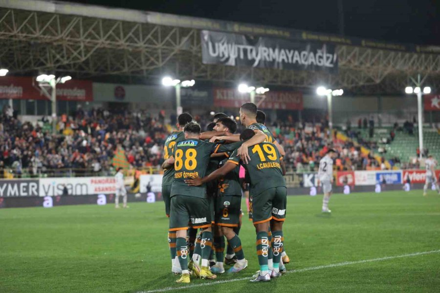Spor Toto Süper Lig: Corendon Alanyaspor: 1 - Medipol Başakşehir: 0 (maç Sonucu)