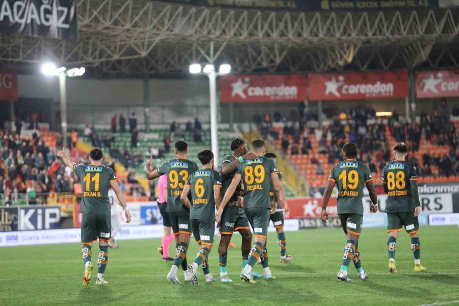 Spor Toto Süper Lig: Corendon Alanyaspor: 1 - Medipol Başakşehir: 0 (maç Sonucu)