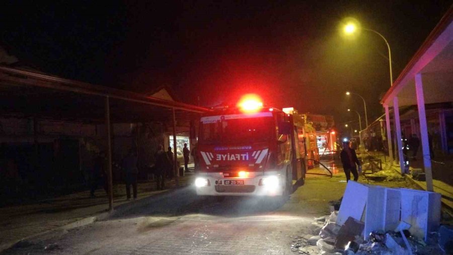 Turizm Bölgesinde Korkutan İşyeri Yangını