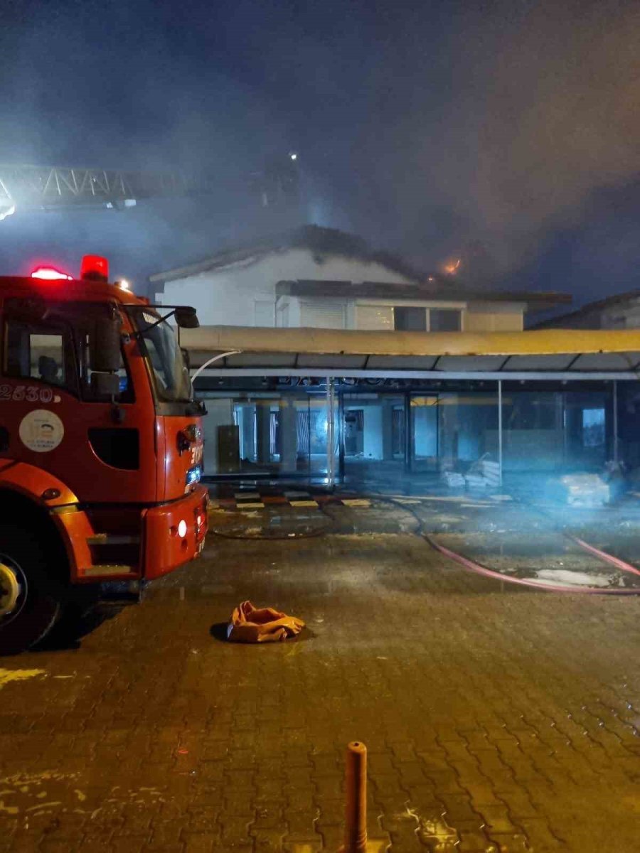 Turizm Bölgesinde Korkutan İşyeri Yangını