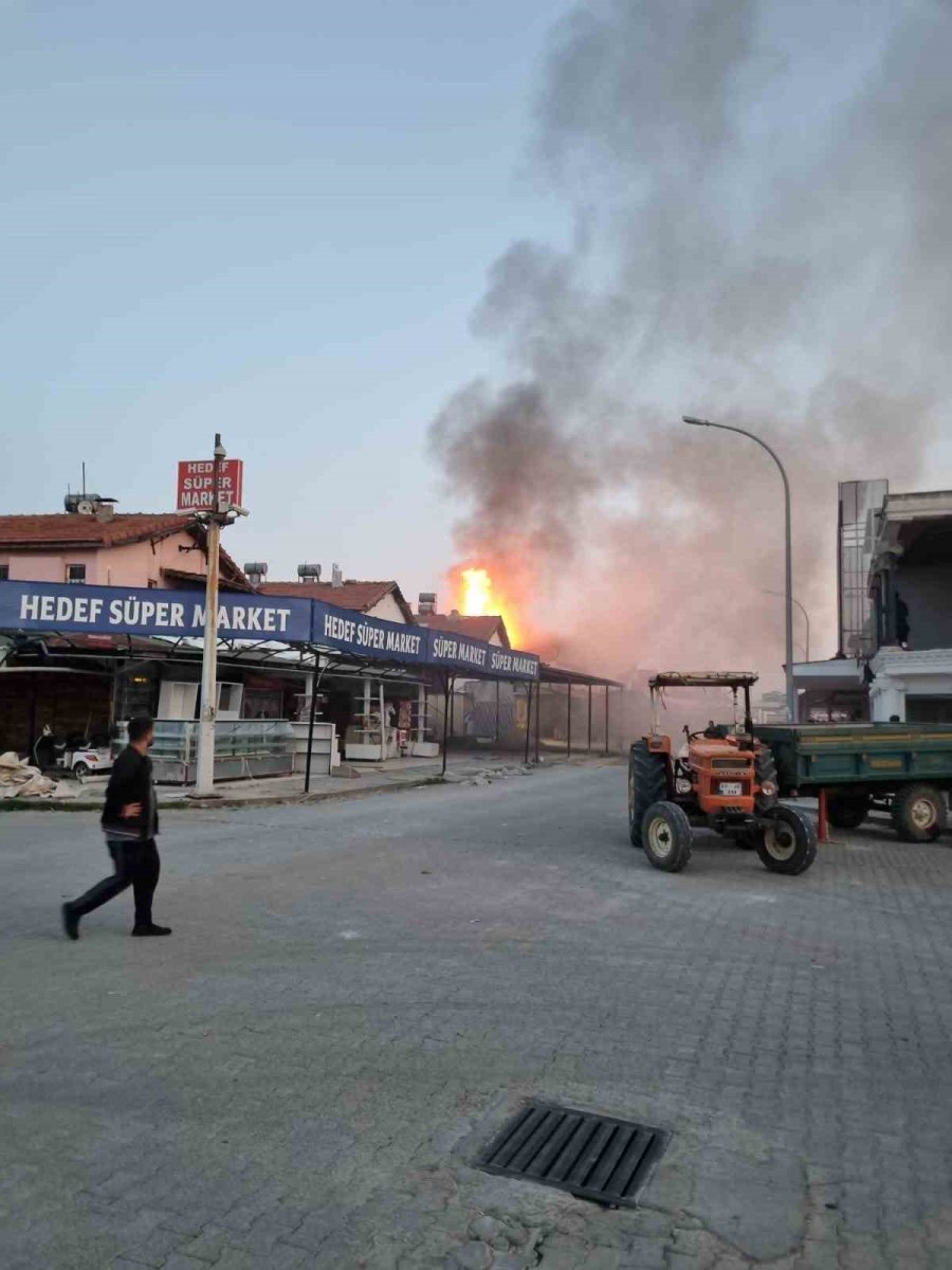 Turizm Bölgesinde Korkutan İşyeri Yangını