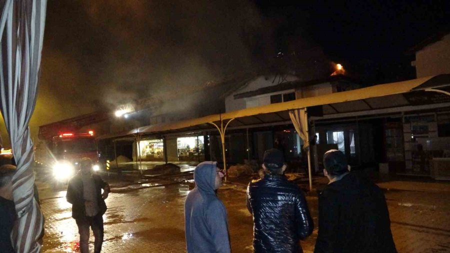 Turizm Bölgesinde Korkutan İşyeri Yangını