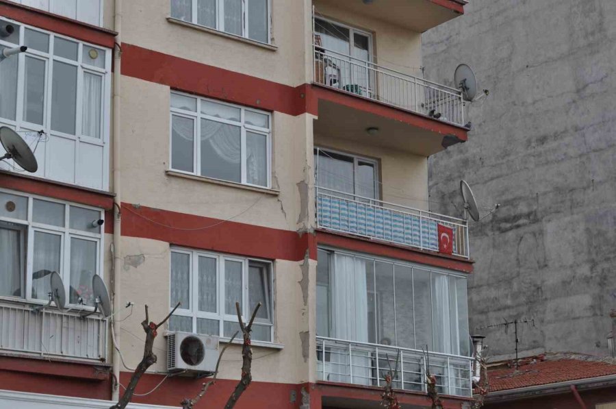 Bu Caddelerde Esnaflık Yapan Vatandaşlar Tedirgin