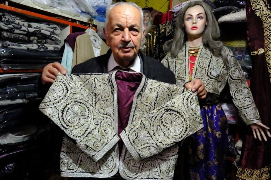 “sivrihisar Sarkası” 80 Yıldır Onun Ellerinde Hayat Buluyor