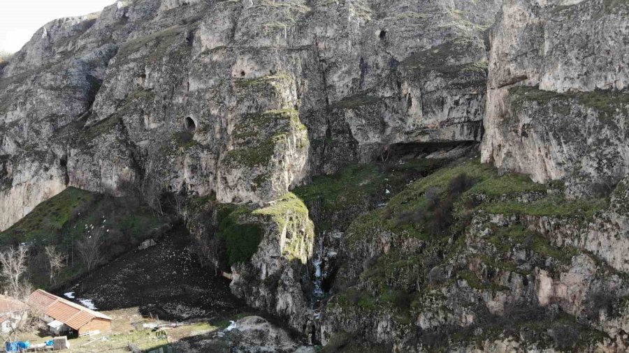 İnönü Fayı Üzerinde Bulunan Doğa Harikasının Emsalleri Alplerde Ve İsviçre’de Görülebiliyor
