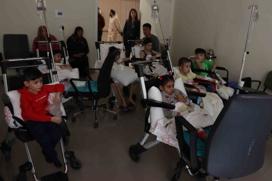 Hastane Odasını Sinema Salonuna Çevirdiler